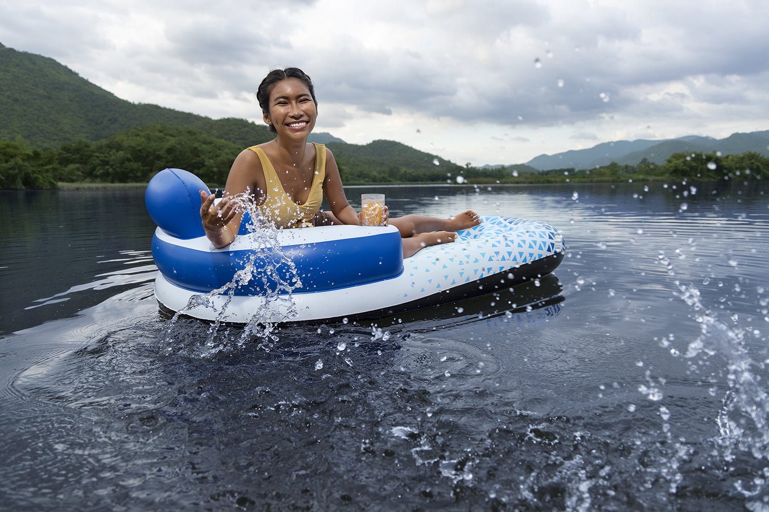 Hydro-Force™   75" x 42"/1.91m x 1.07m Indigo Wave Lounge