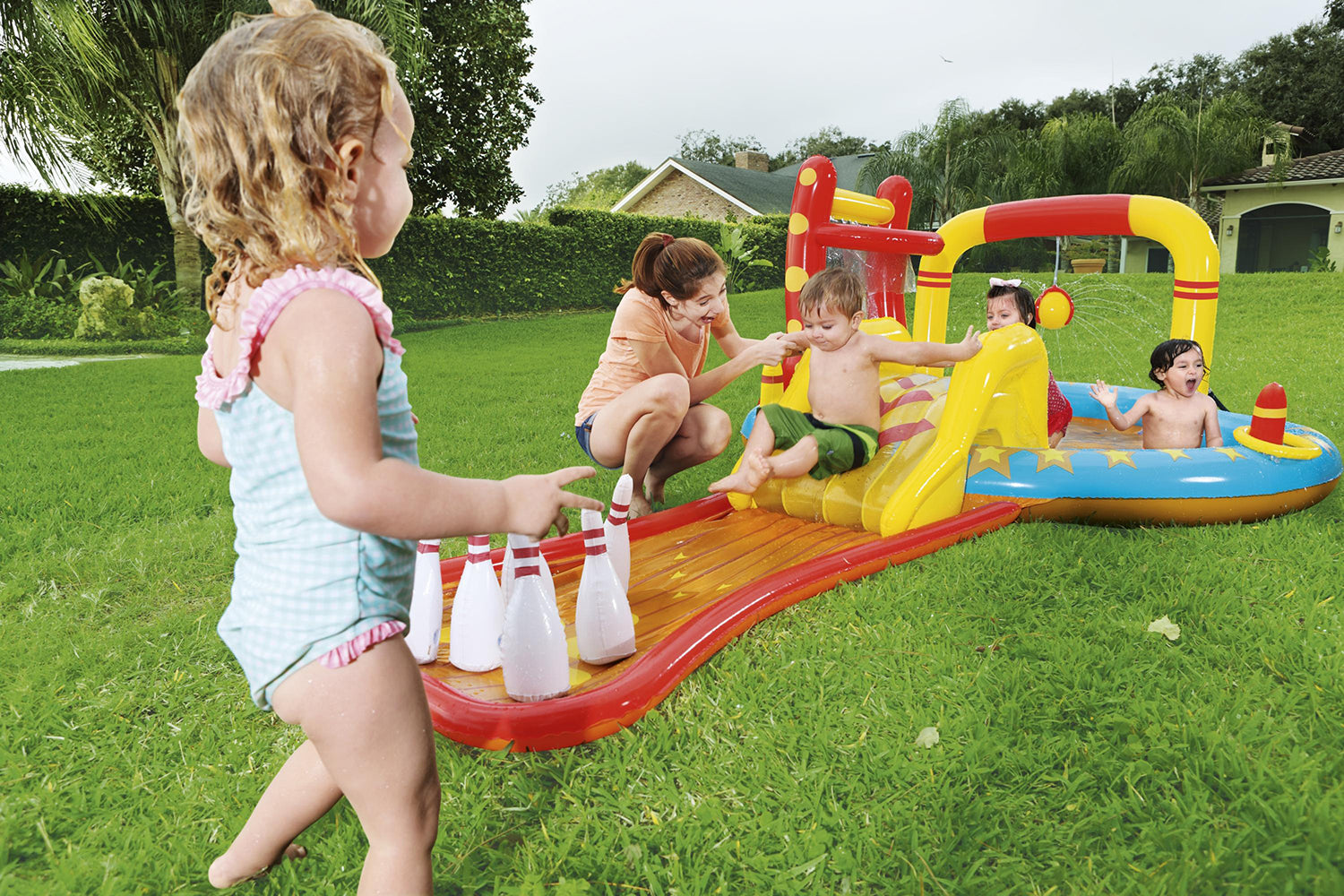 Bestway®  14'3" x 7' x 46"/4.35m x 2.13m x 1.17m Lil' Champ Play Center