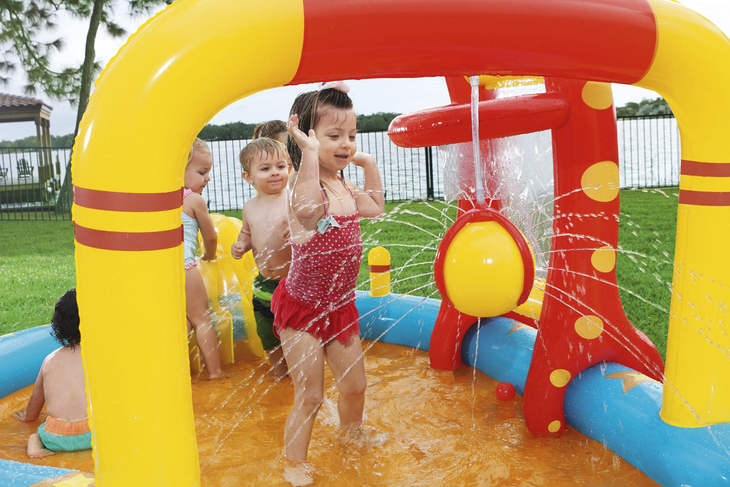 Bestway®  14'3" x 7' x 46"/4.35m x 2.13m x 1.17m Lil' Champ Play Center