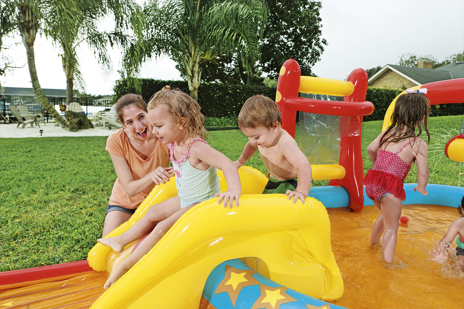 Bestway®  14'3" x 7' x 46"/4.35m x 2.13m x 1.17m Lil' Champ Play Center