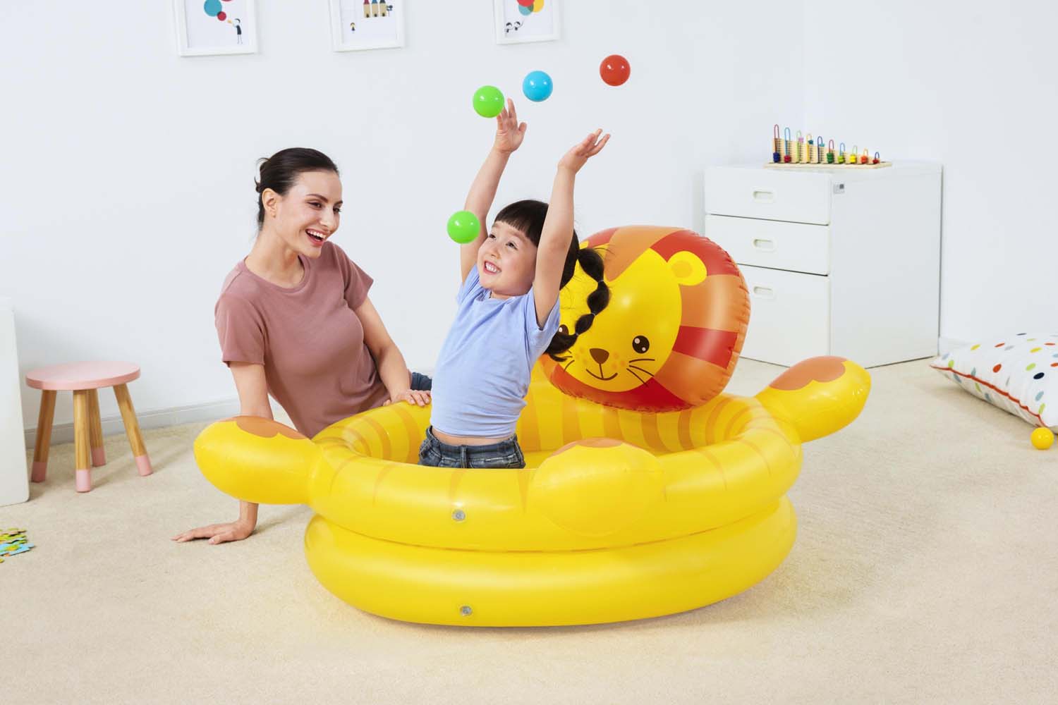 Bestway® Up, In & Over™  44" x 39" x 24"/1.11m x 98cm x 61.5cm Lion Ball Pit