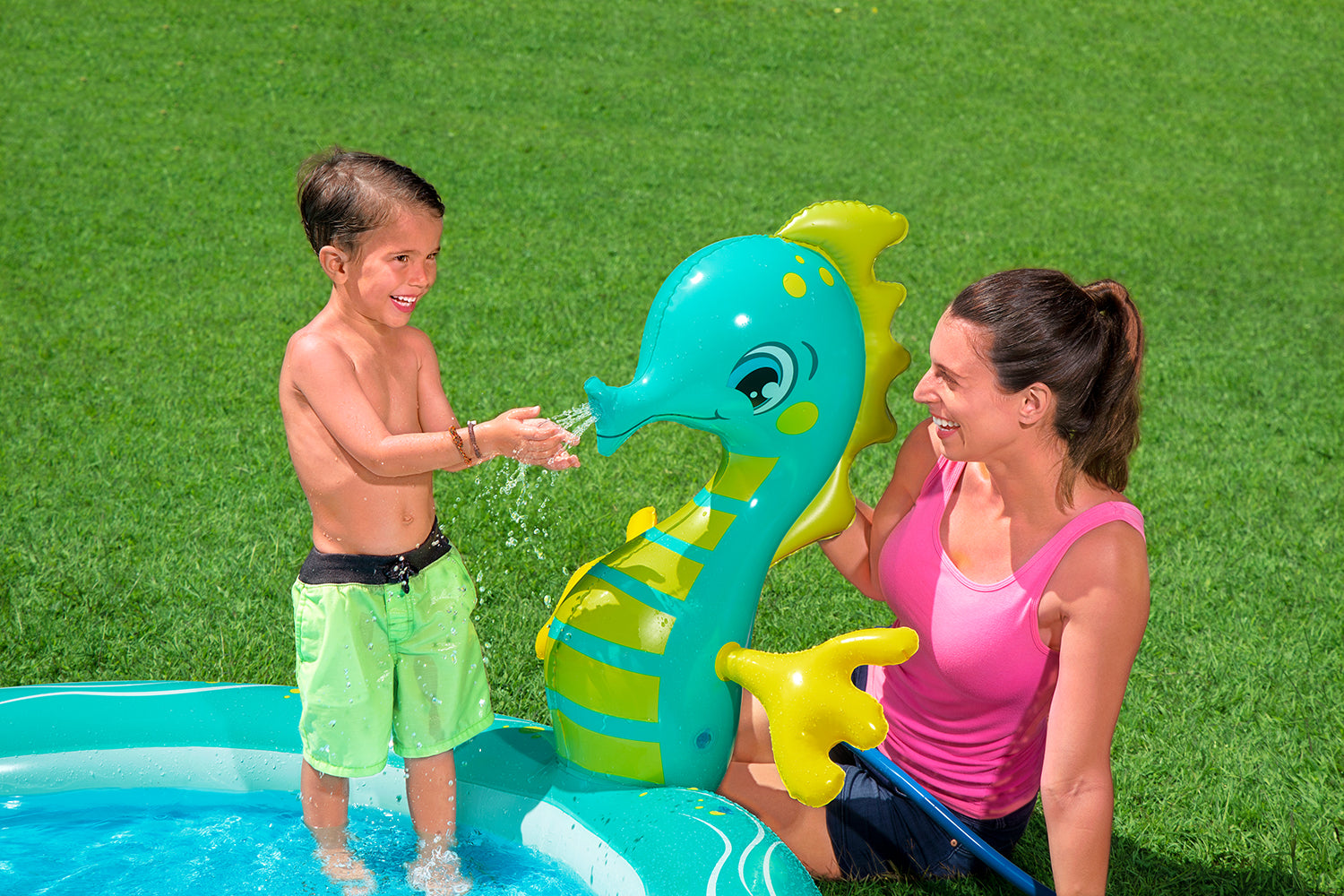 Bestway®  6′2" x 63" x 34"/1.88m x 1.60m x 86cm Seahorse Sprinkler Pool