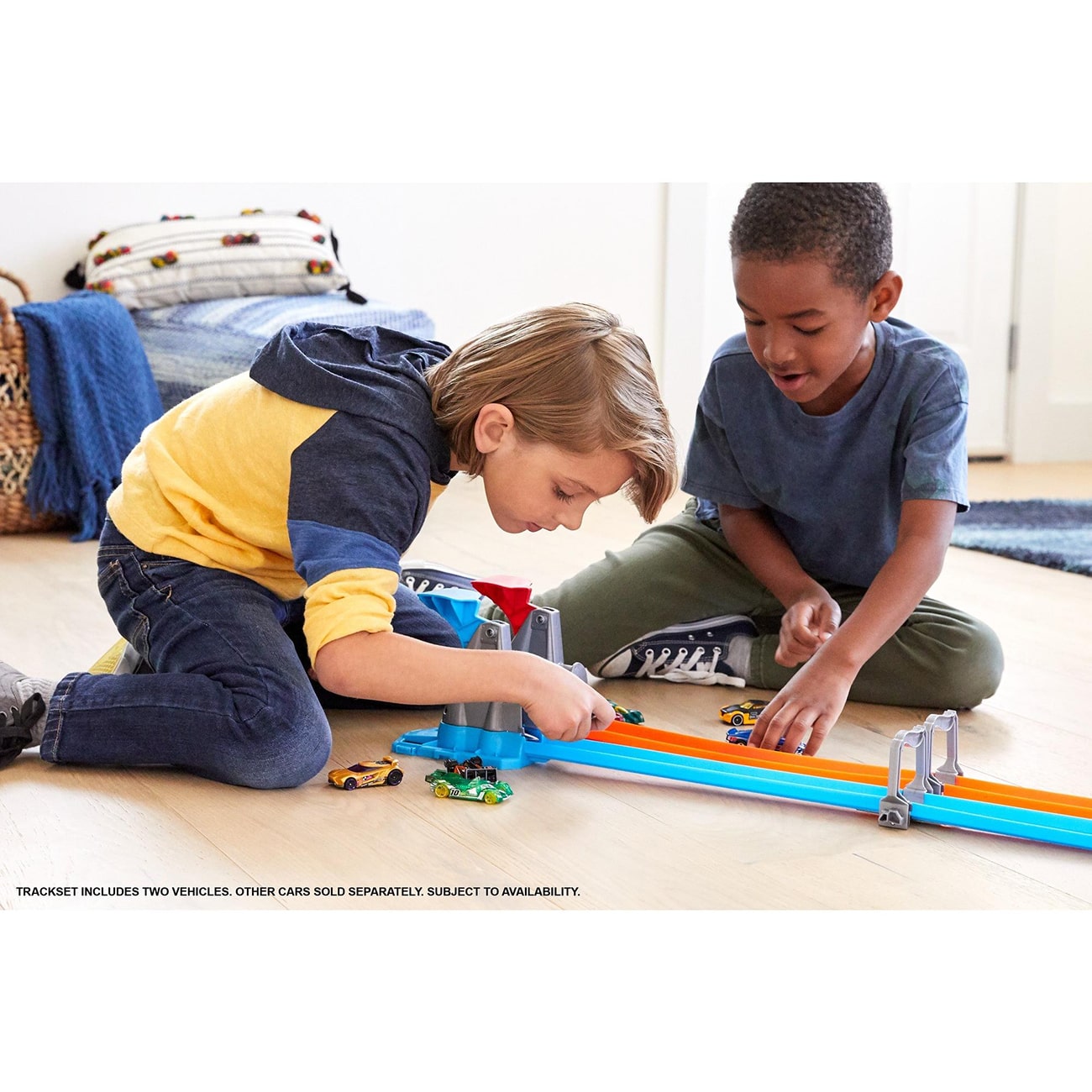 Hot Wheels Double Loop Dash Drag Racing Playset with 2 Vehicles