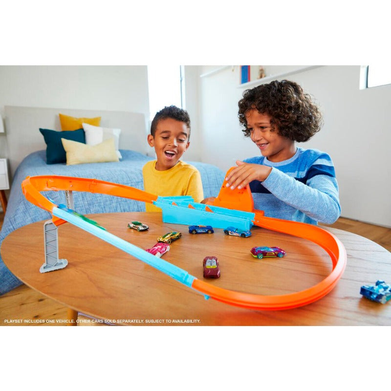 Hot Wheels Track Building Game with Racing Car Circular Path