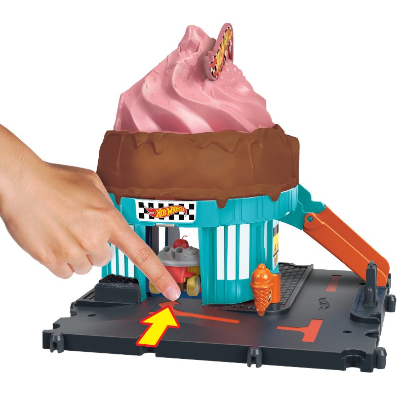 Hot Wheels City Track and Ice Cream Shop Playset Swirl